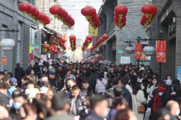 假日期间各地消费市场持续升温 春节经济“热辣滚烫”