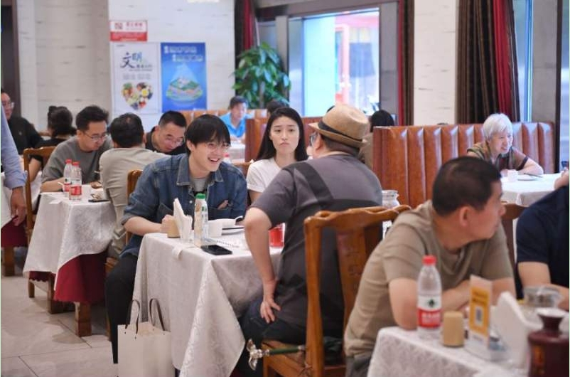 端午带热老字号餐饮销费，景区附近门店日均翻台七八次