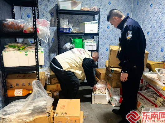 福建五凤派出所联合社区开展食品安全检查行动