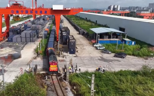 广西发出首趟“白货”物流总包列车 中越跨境物流增添高效通道